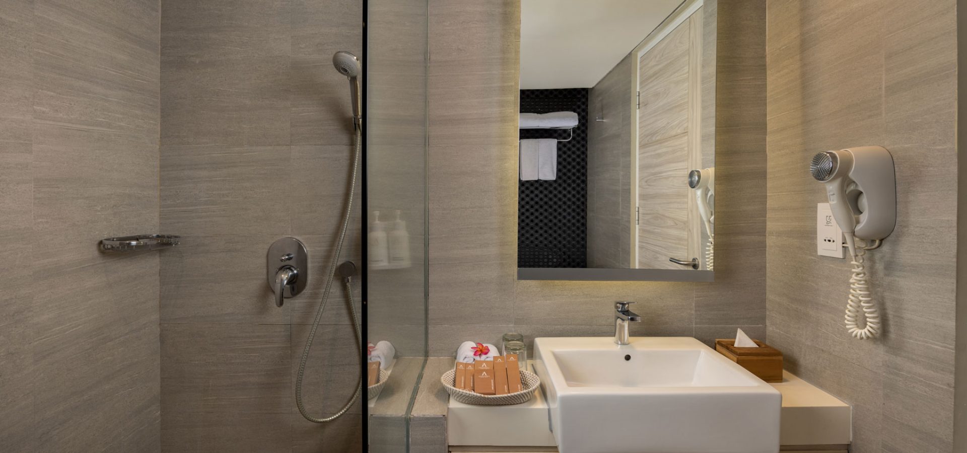 deluxe-pool-view-lk2