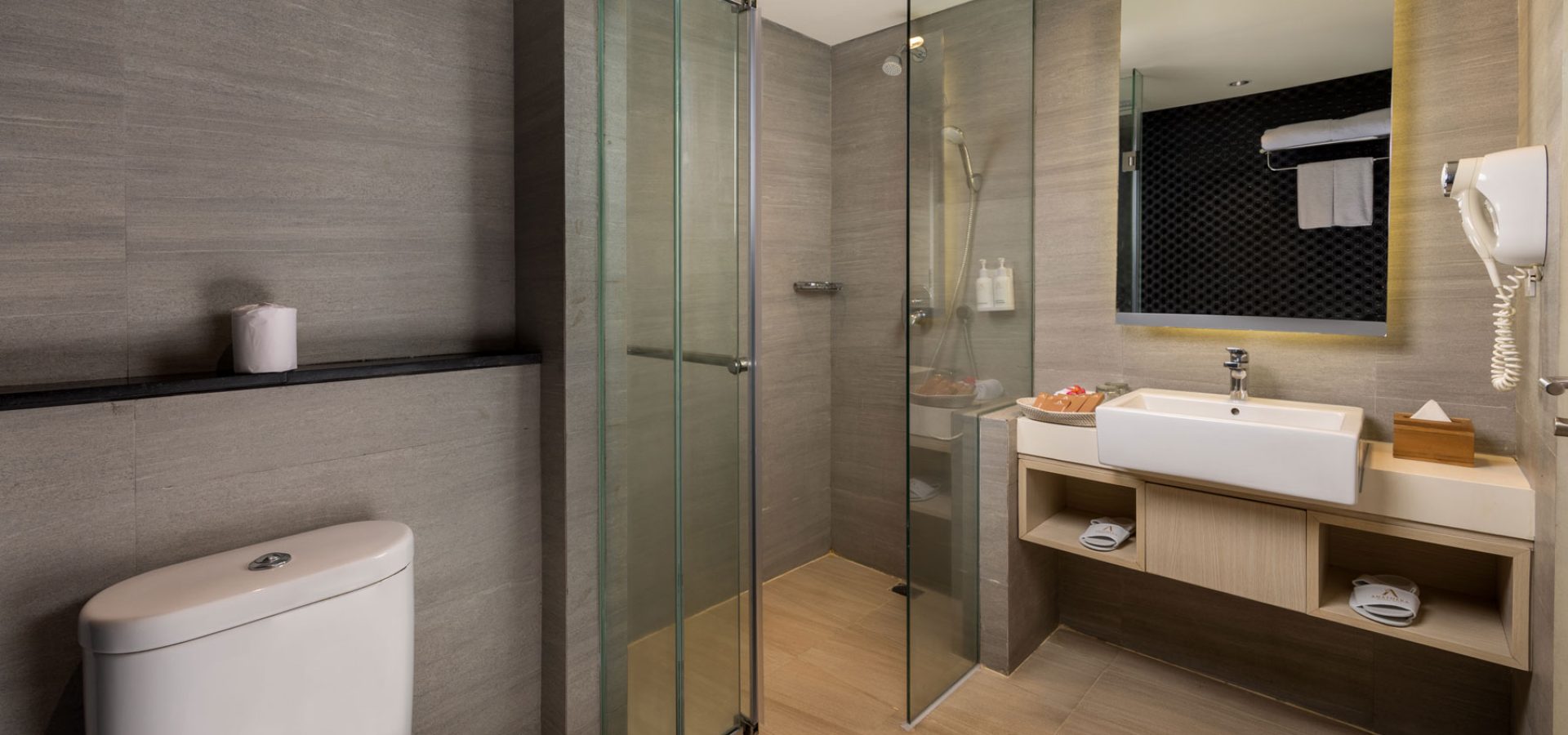 deluxe-pool-view-lk3