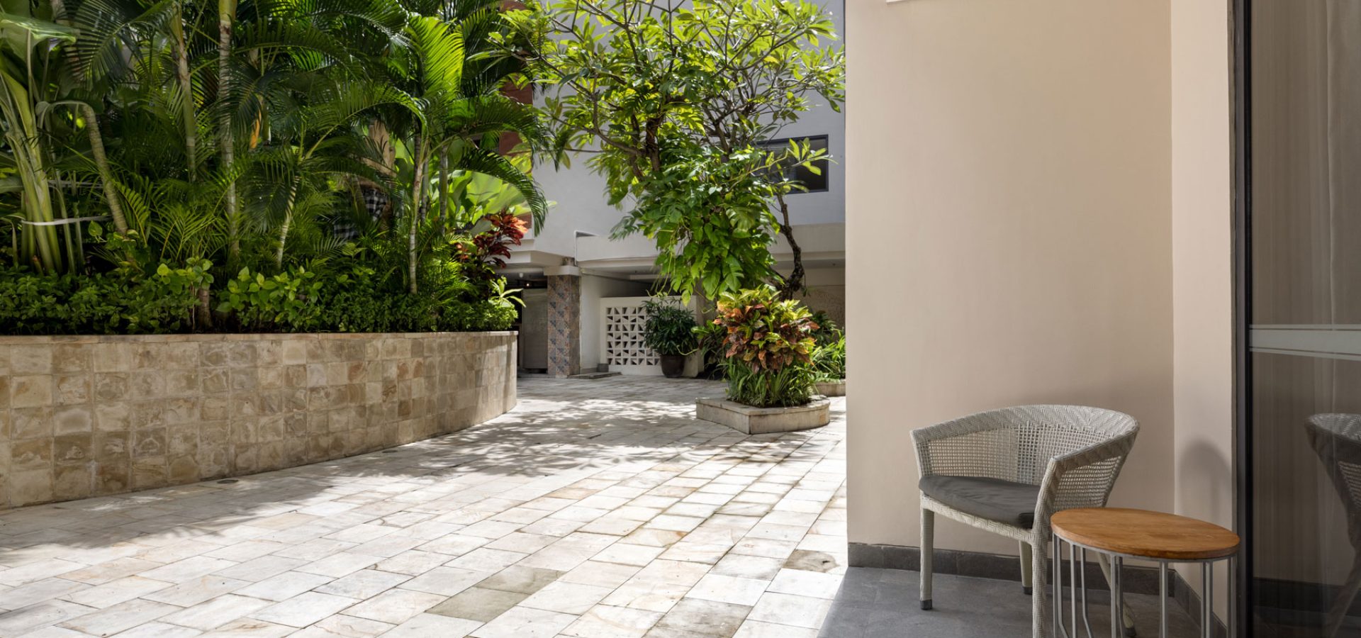 family-pool-view-lk4