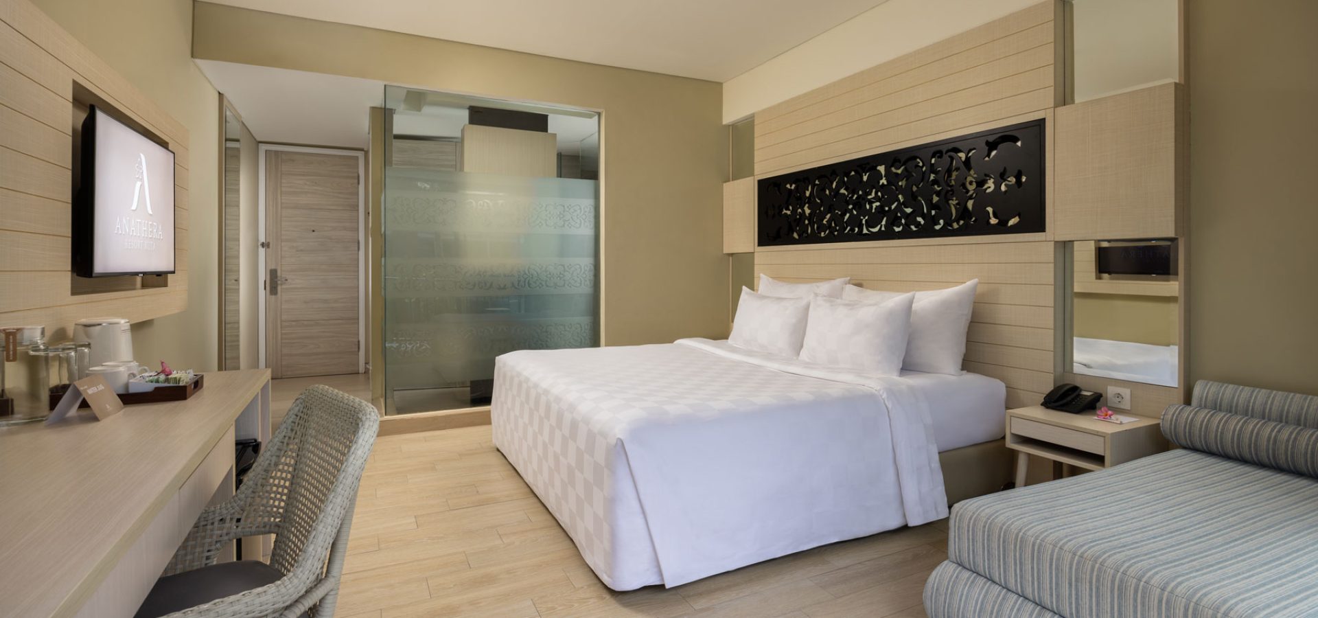 grand-deluxe-pool-view-lk2