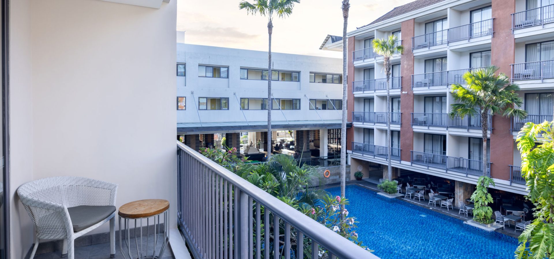 grand-deluxe-pool-view-lk3