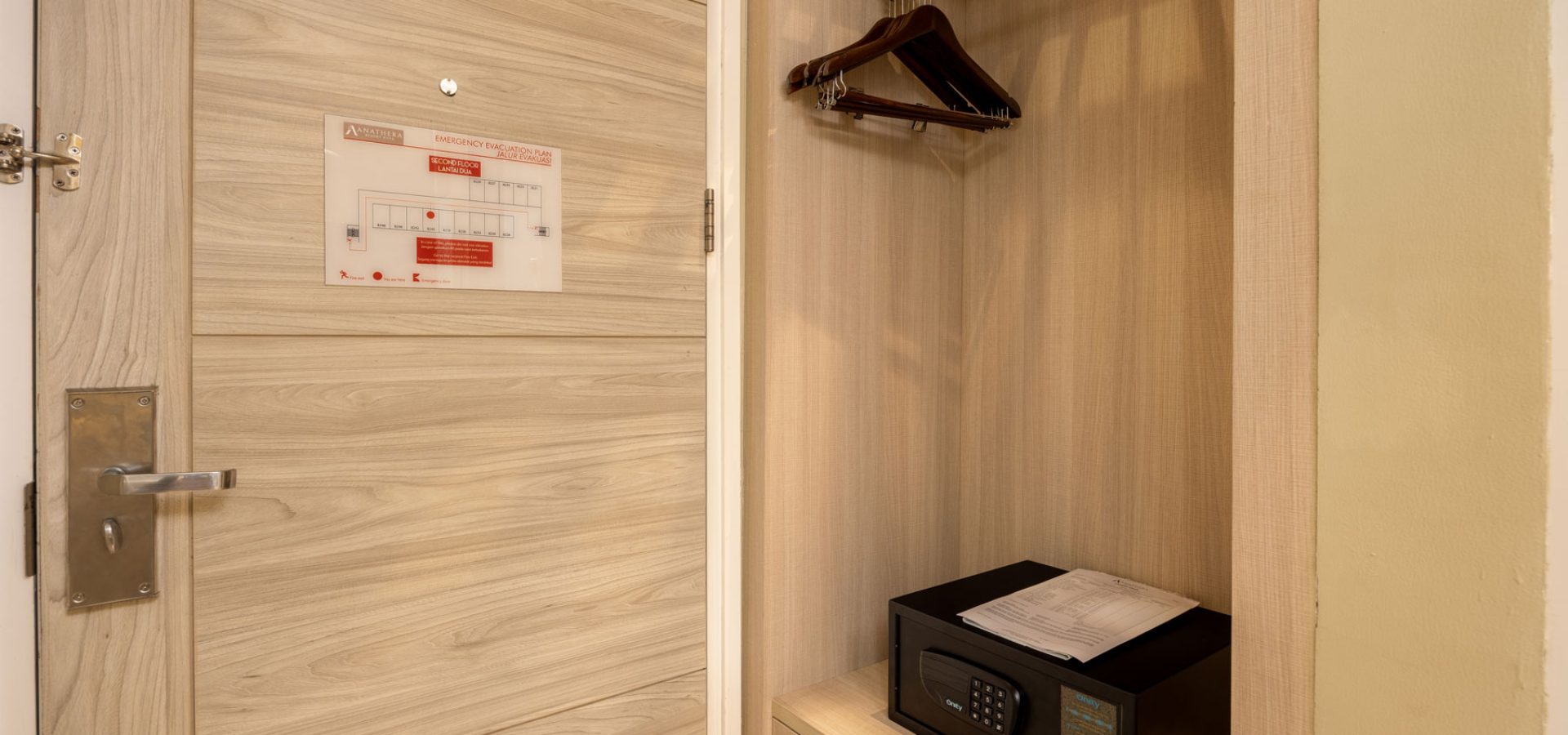 grand-deluxe-pool-view-lk5