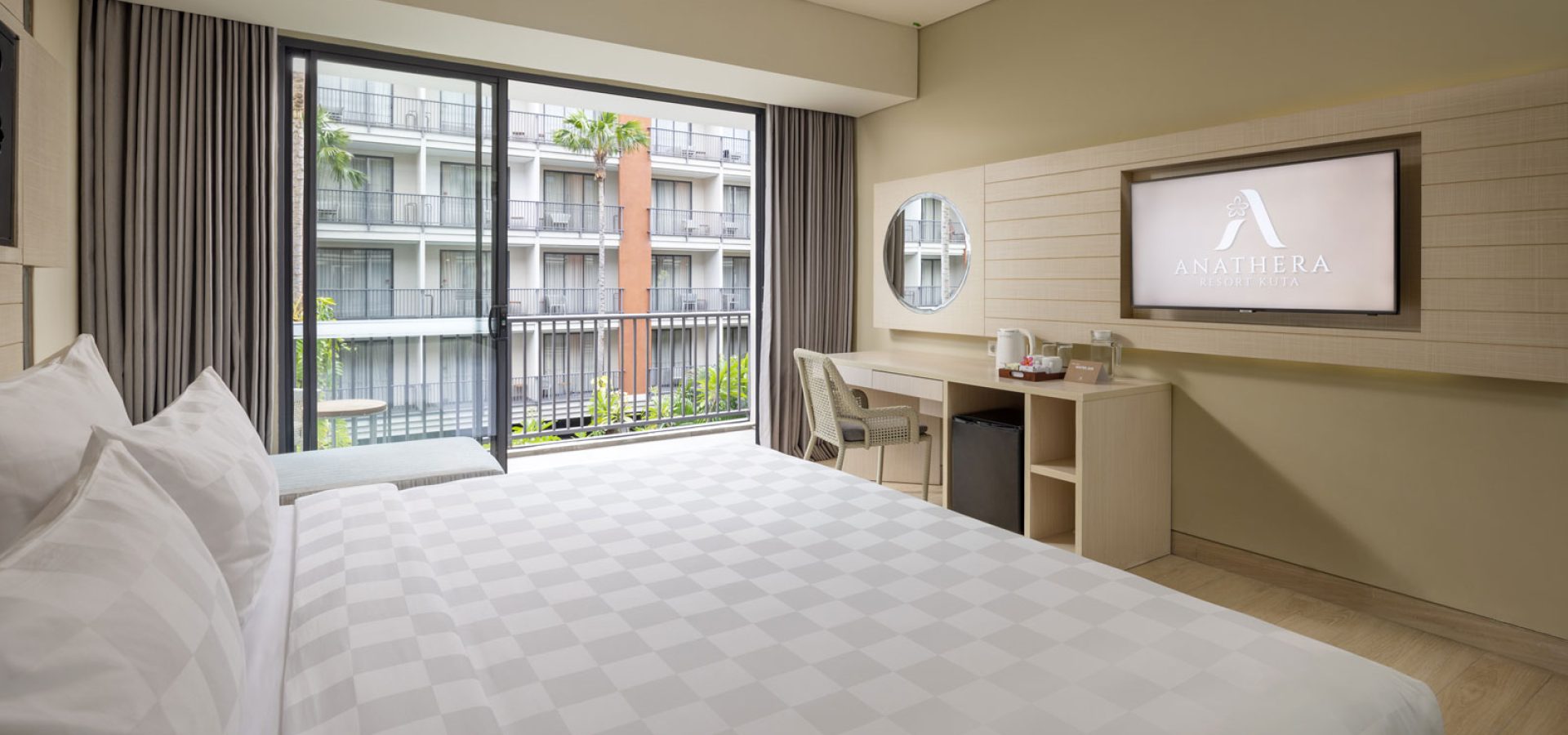 premiere-pool-view-lk1