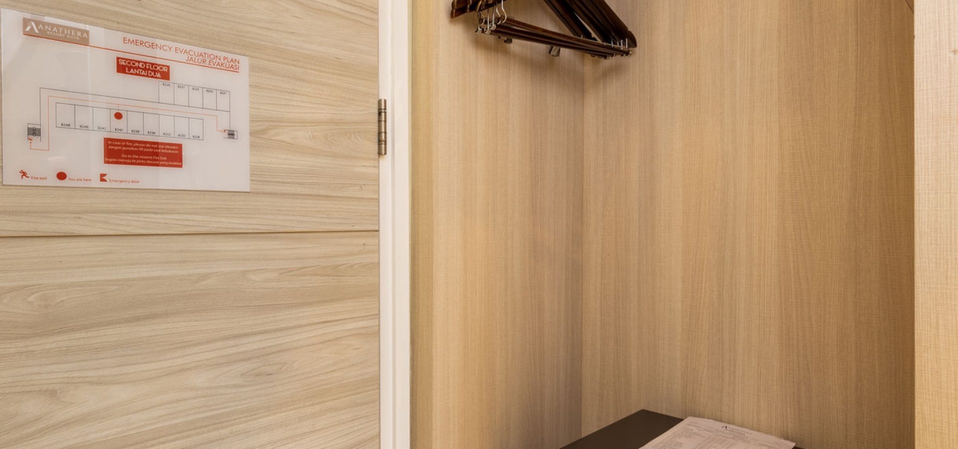 premiere-pool-view-lk4